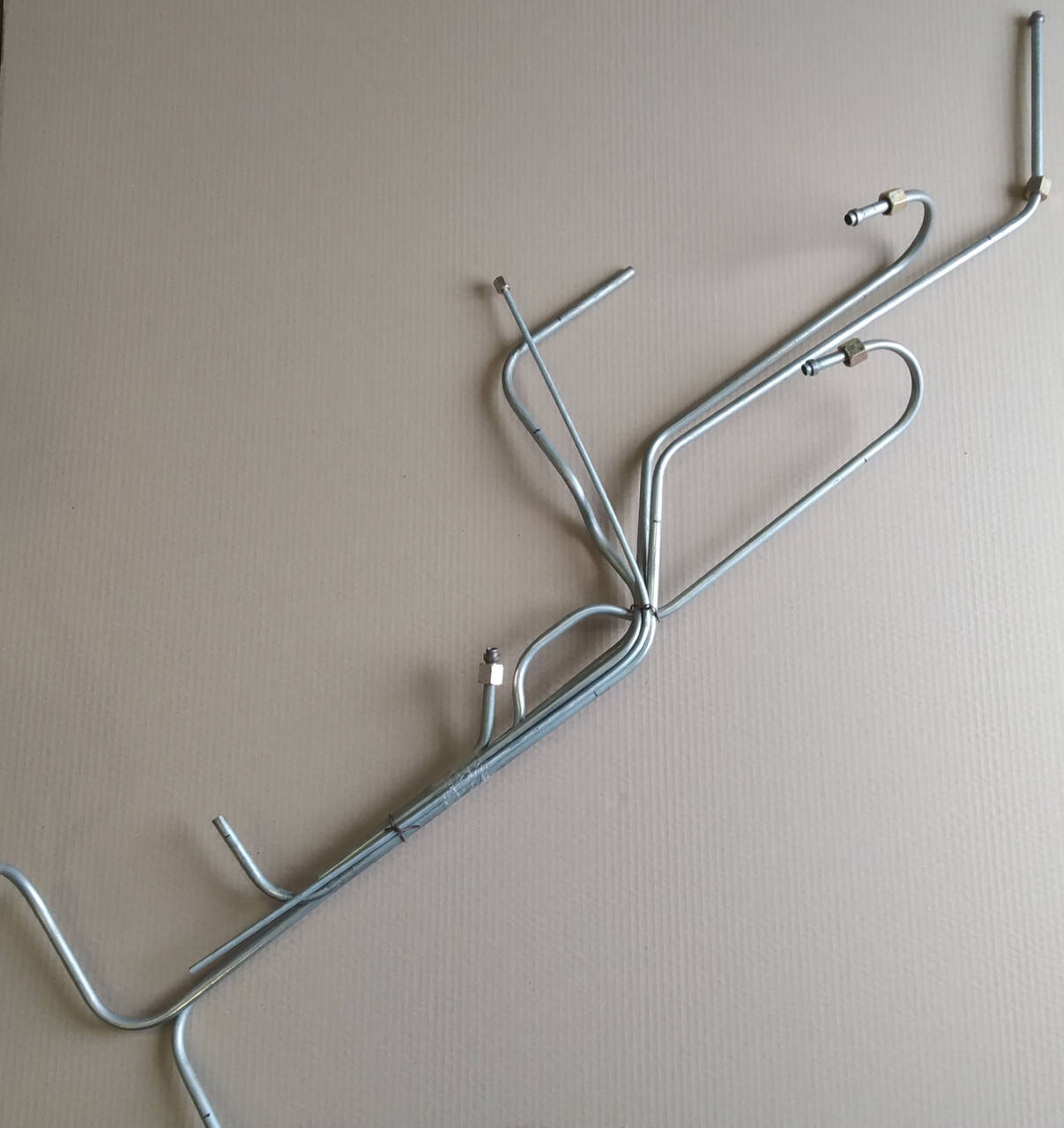 

Трубки на топливный бак КАМАЗ (комплект из 6-ти шт) 5320-1104025/148/180/260