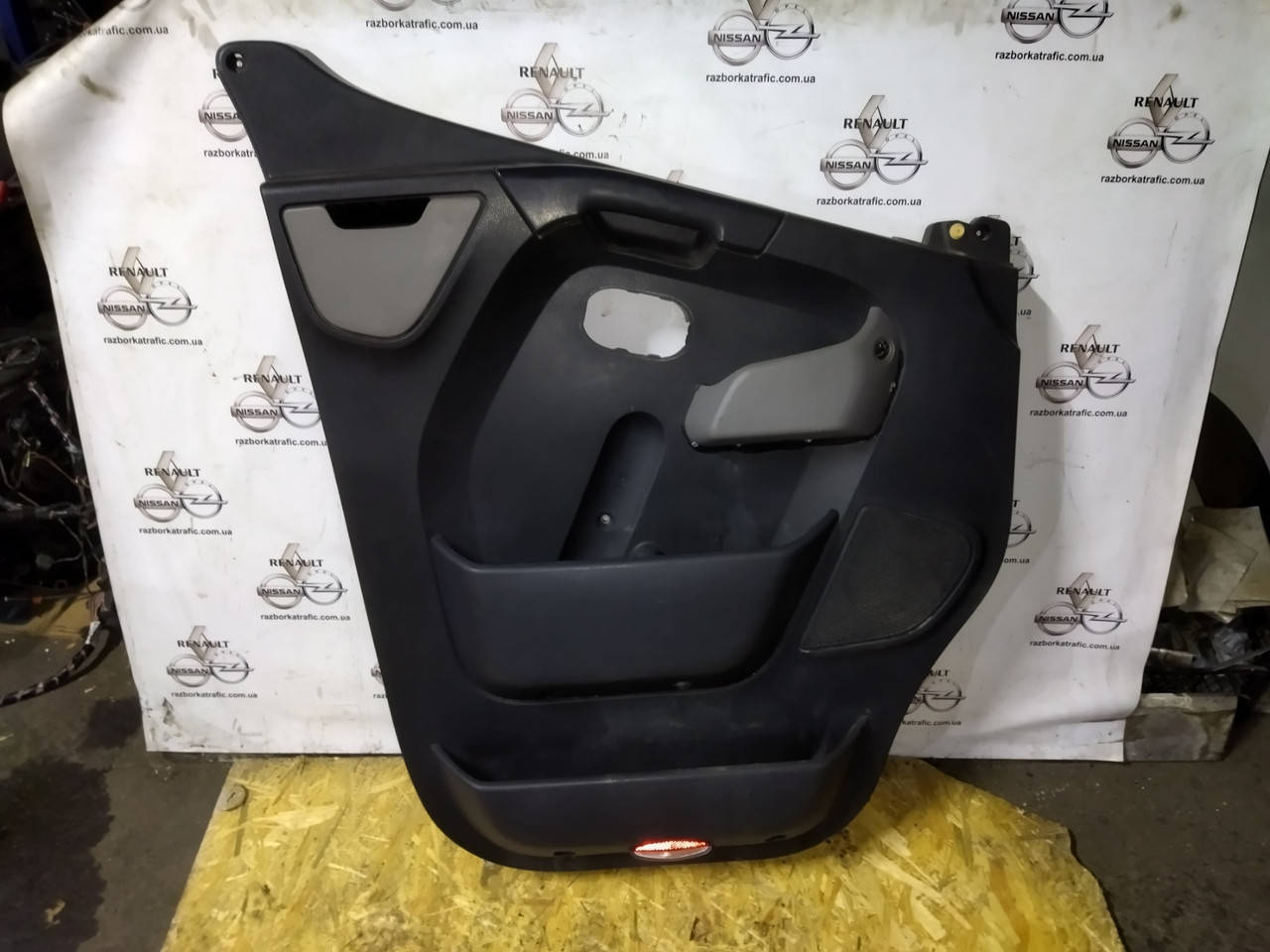 

Карта двери левая на Renault Master, Opel Movano, Nissan NV400