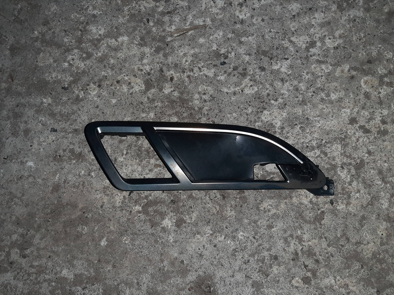 

Ручка двери внутренняя передняя правая Skoda Superb