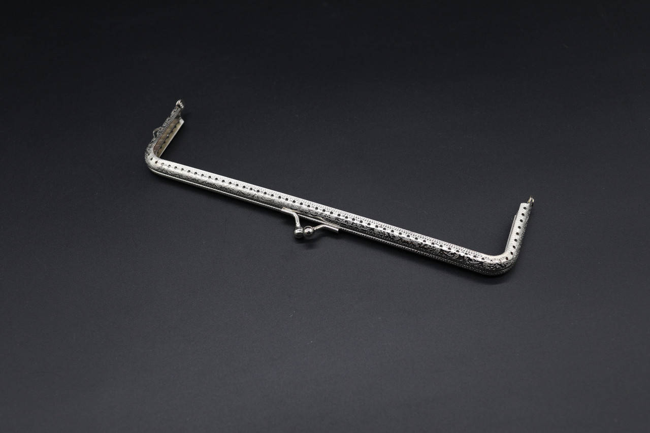 

Фермуар. Цвет "серебро". 21см.