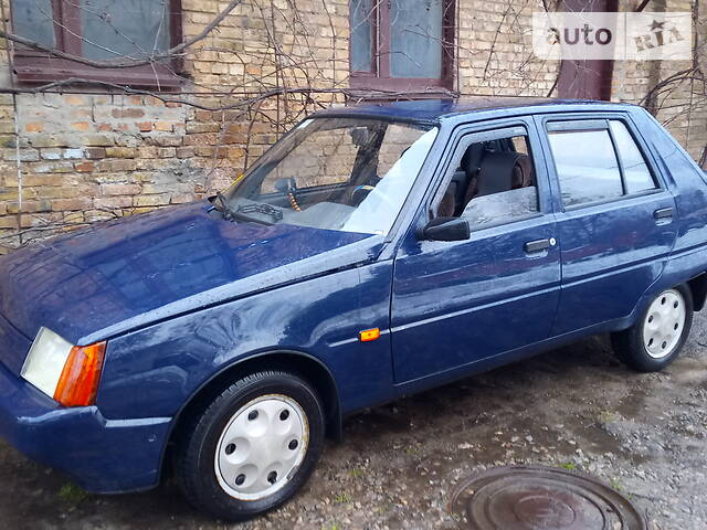 

Дефлекторы окон ЗАЗ 1103 Славута (вставные (фетр)) AV-Tuning. Ветровики на ЗАЗ славуту.