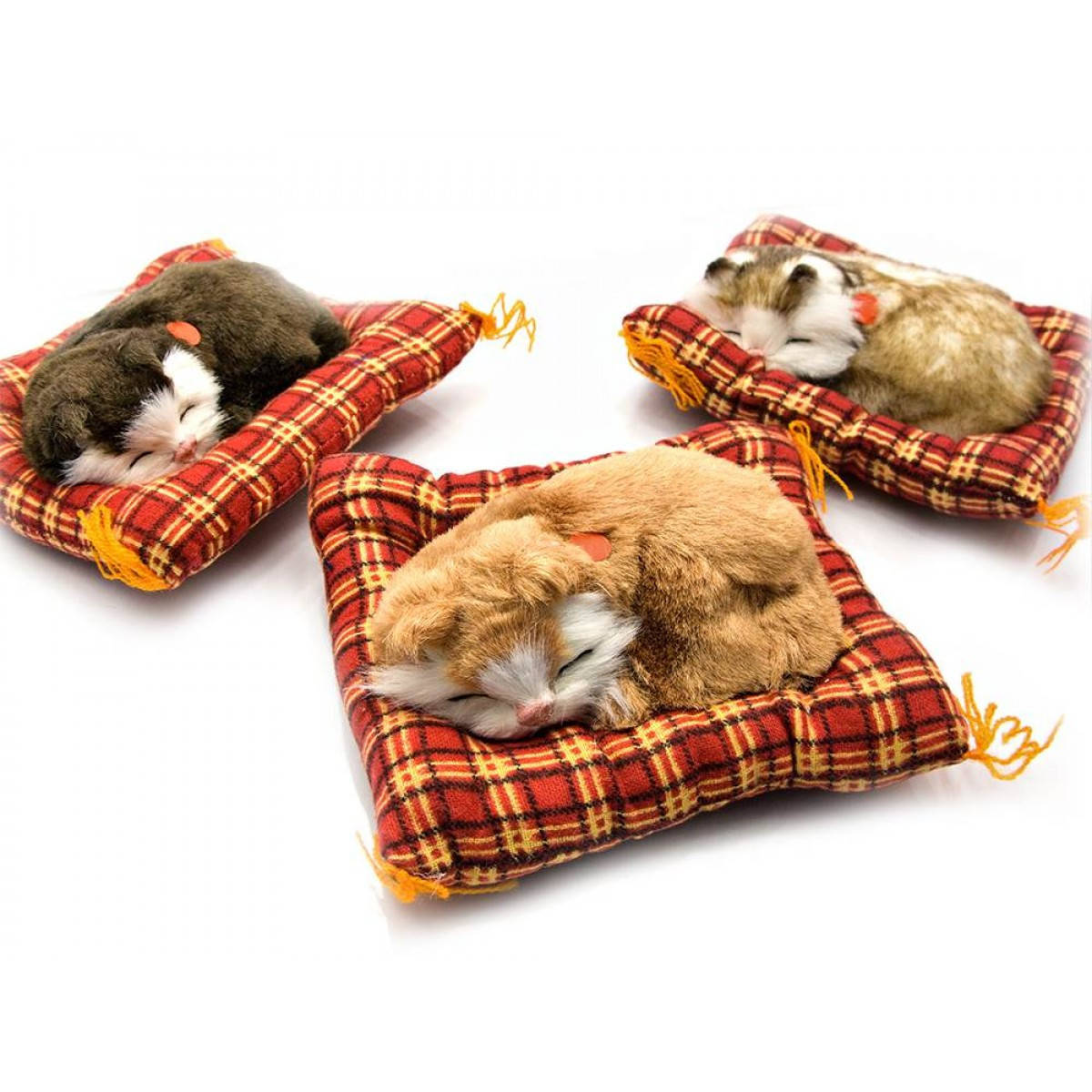 

Котенок на коврике (мяукает) в автомобиль (14х11х3 см)