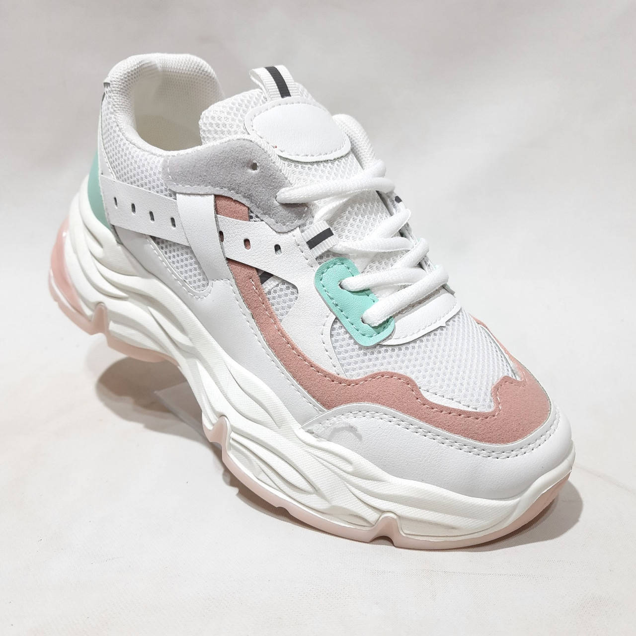 

38-23,5 Женские кроссовки на толстой подошве весенние из эко-кожи и текстиля белые с пудрой, Белый