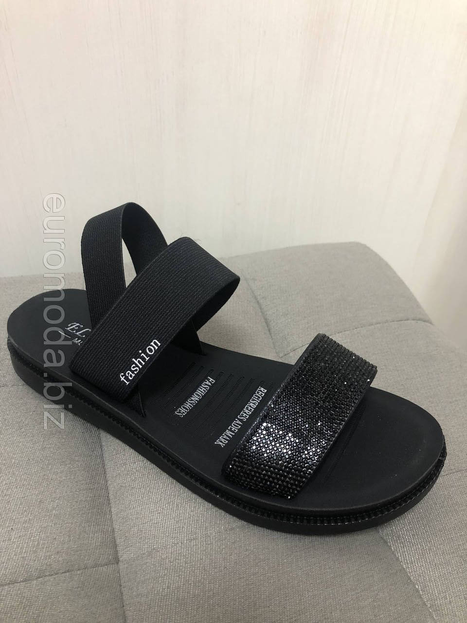 

Босоножки женские на низком ходу резинка