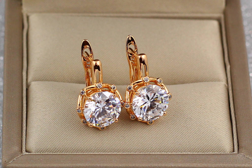 

Серьги Xuping Jewelry белые восьмигранники 1.8 см золотистые