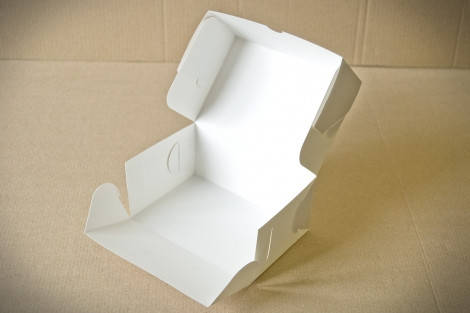 

Коробка-контейнер для кондитерських виробів, 180 * 120 * 80 мм, Біла, Белый