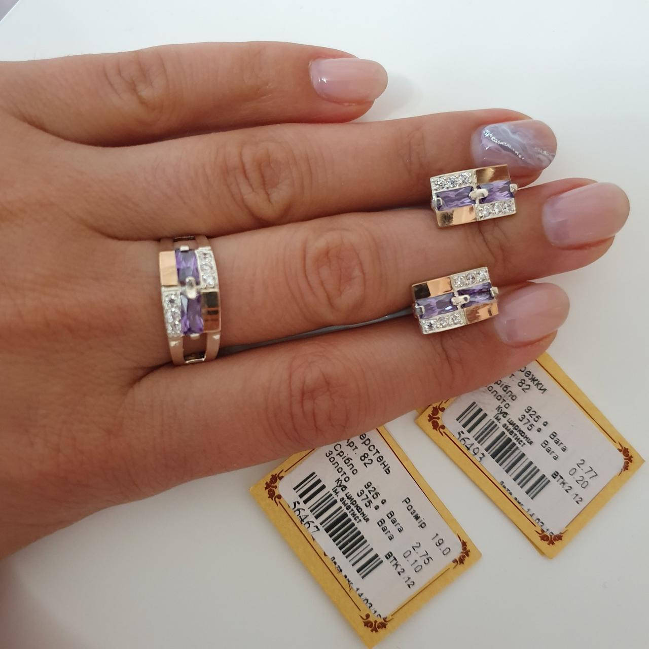 

Серебряный гарнитур с золотыми вставками: кольцо и серьги с разноцветными фианитами №82у