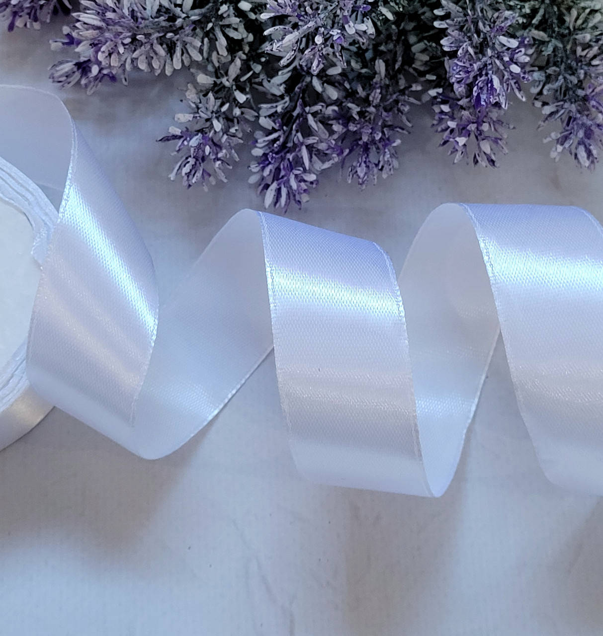 

Стрічка атлас 2,5см білий