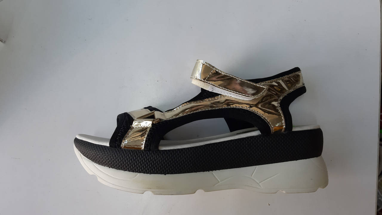 

Босоножки на толстой подошве бежевые пудра