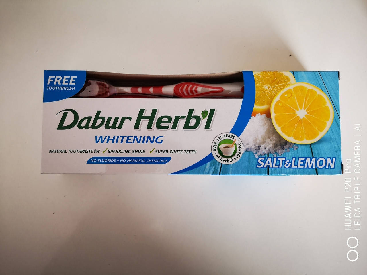 

Зубная паста Отбеивающая соль с лимоном HERB`L + зубная щетка