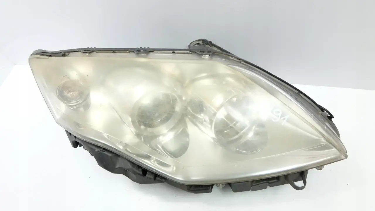 

Фара LAGUNA III Права 260100033R под заказ 2-4 дн