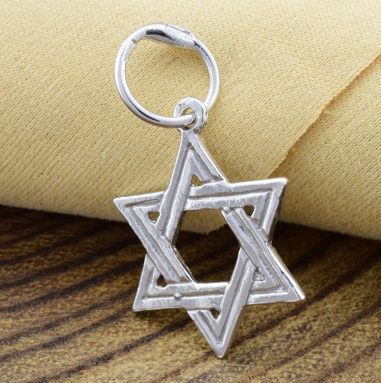 

Серебряный кулон Звезда Давида размер 22х14 мм вес 0.9 г