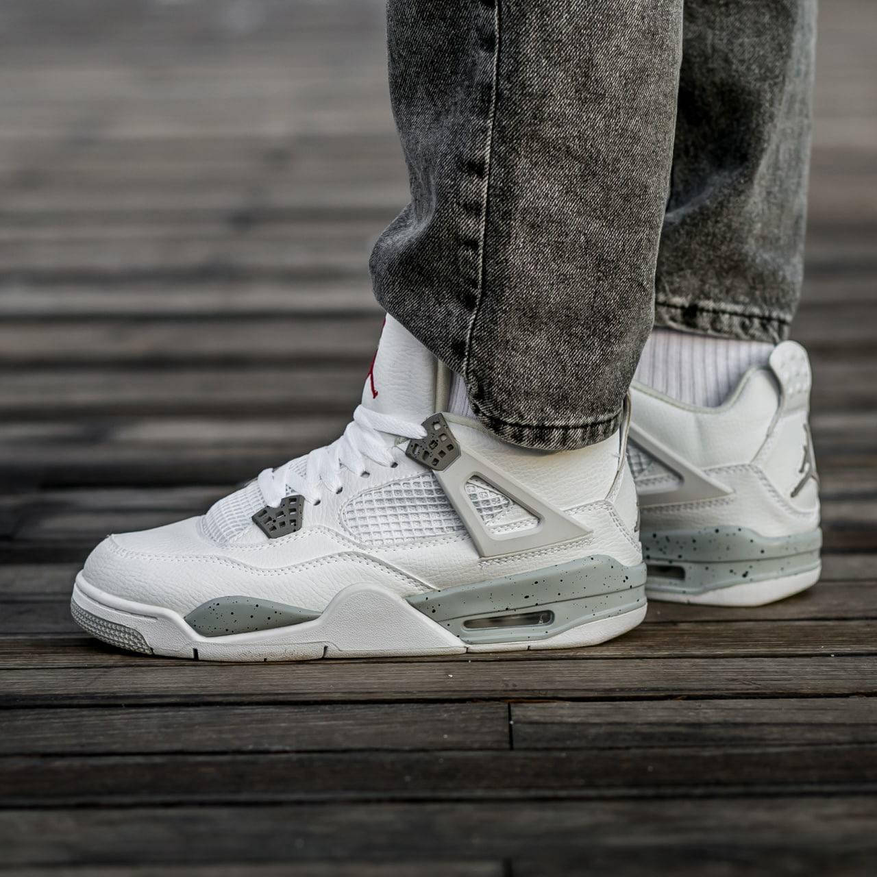 

Кроссовки Nike Air Jordan Retro 4 White\Grey 41