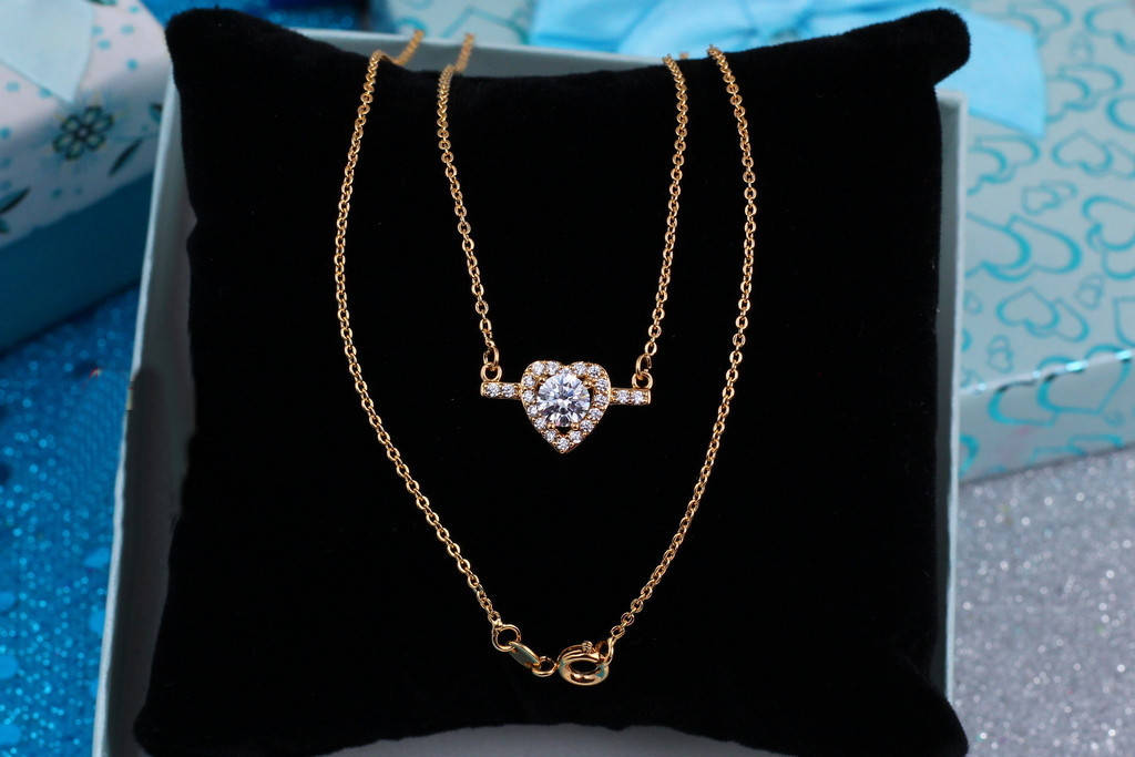 

Набор Xuping Jewelry на цепи кулон сердечко с белым камнем 45 см золотистый
