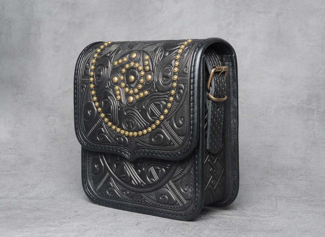 

Кожаная женская сумка, черная сумочка с металлическими элементами, сумка через плечо, Черный