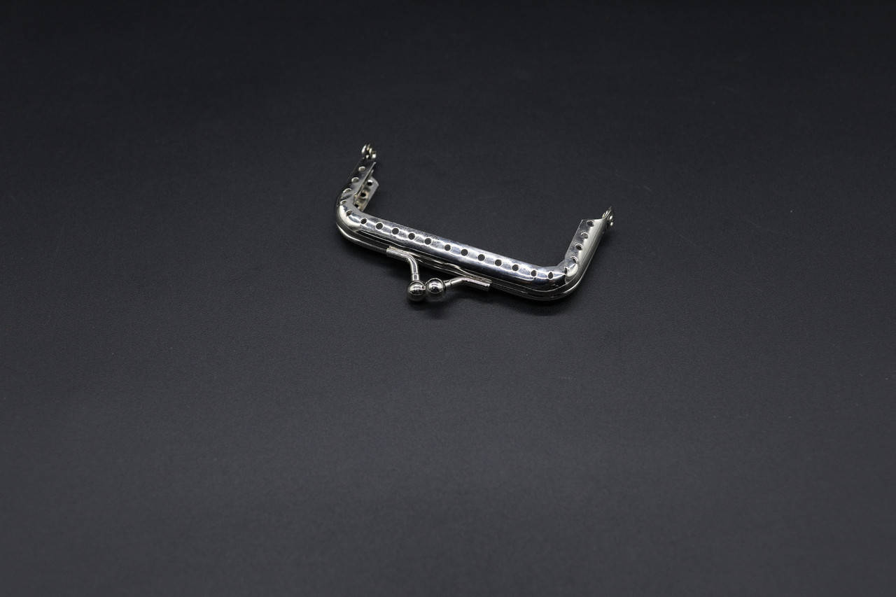 

Фермуар. Цвет "серебро". 8см.