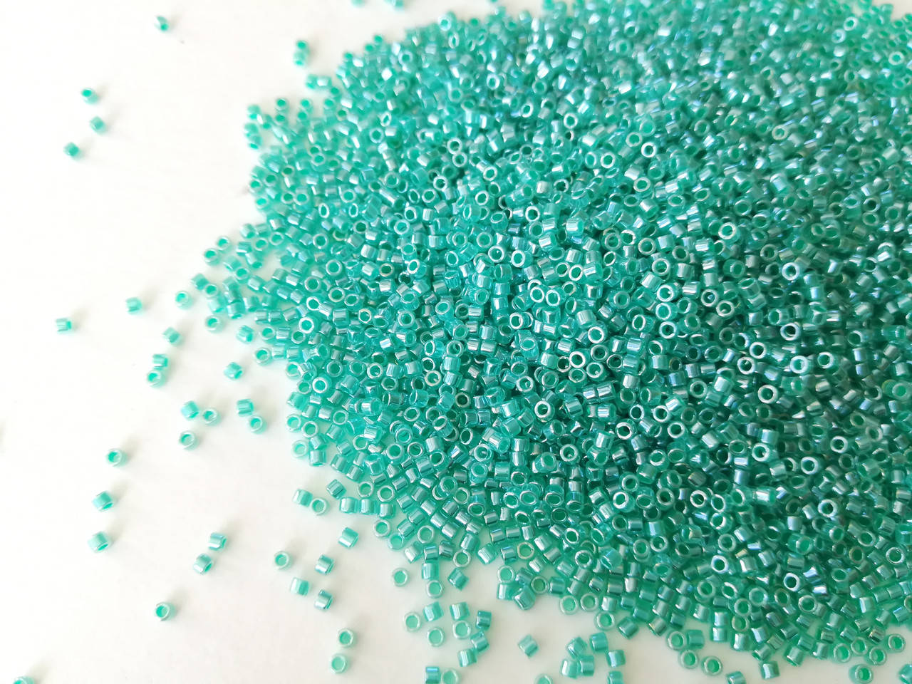 

Японський бісер Miyuki Delica 11/0 DB0238- Lined Crystal Green Aqua Lust