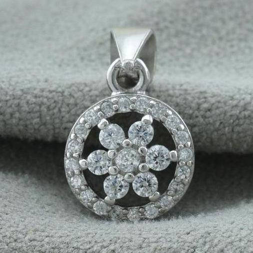 

Серебряный кулон размер 16х9 мм вставка белые фианиты вес 1.2 г