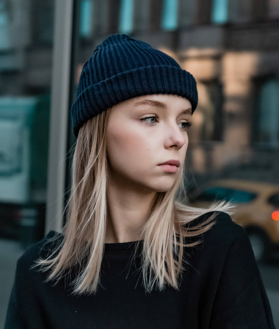 

Шапка женская короткая с отворотом бини на зиму акриловая вязка синяя, Синий