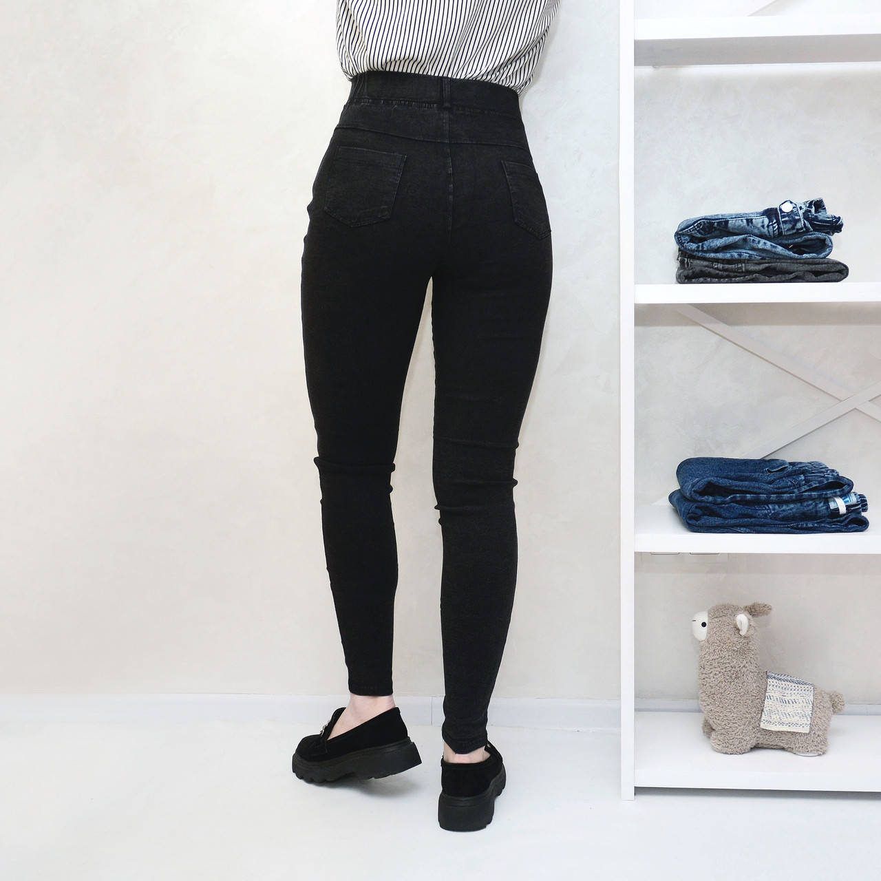 

Женские стрейчевые джинсы скинни Джеггинсы на болтах Ласточка в черном цвете M