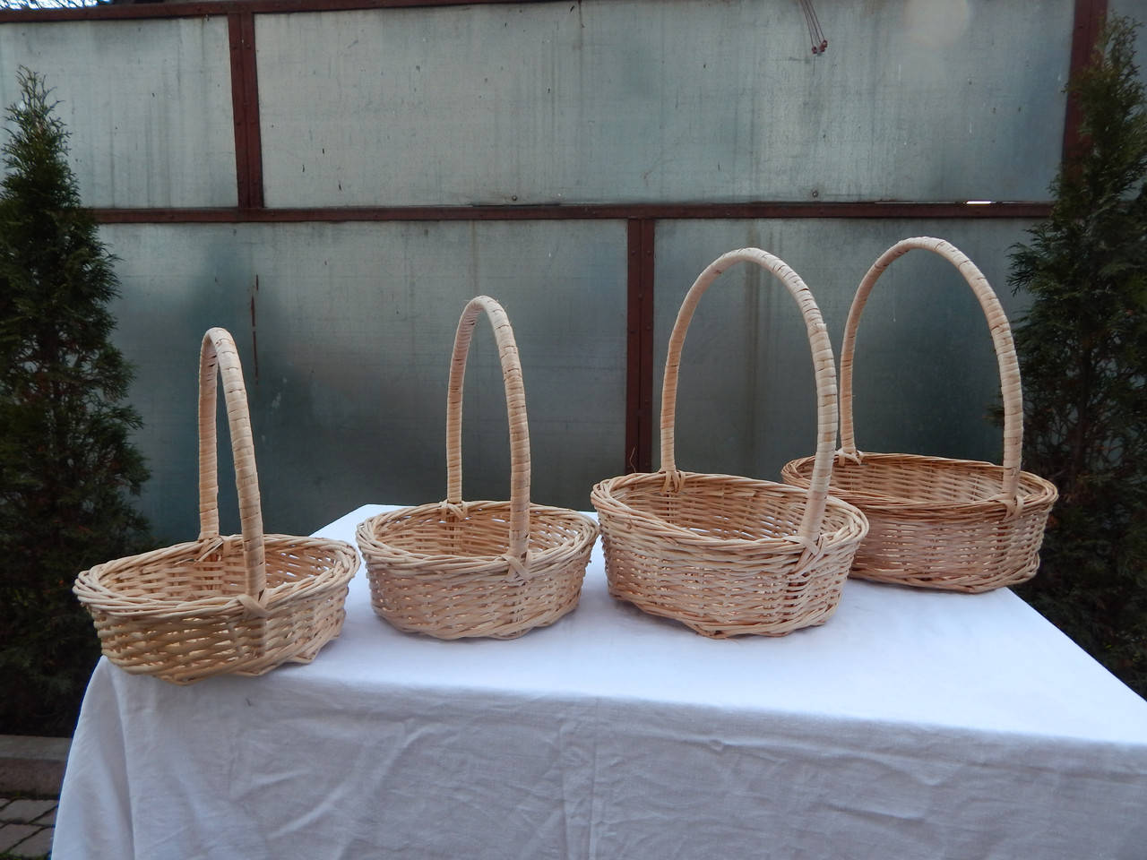 

Подарочная плетеная круглая корзинка из лозы