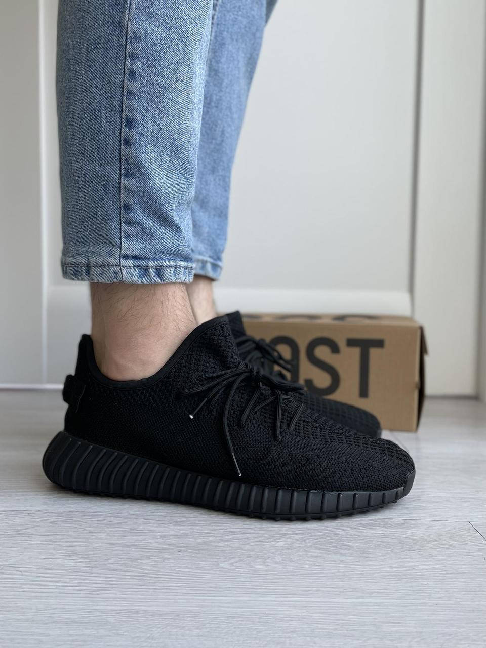 

Кроссовки Adidas Yeesy Boost 350 (полностью чёрные), Черный