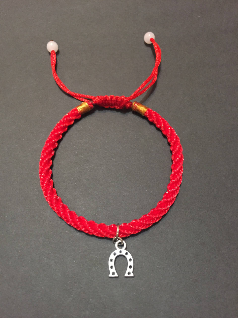 

Браслет красная нить с талисманом "Подкова"
