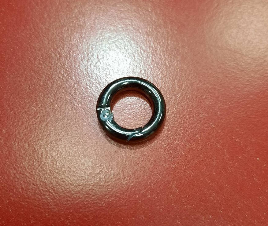 

Кольцо карабин 10мм. для сумок Цвет: тёмный никель (тёмное серебро)
