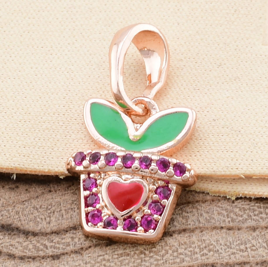 

Кулон для цепочки до 3 мм 80999 размер 16х10 мм малиновые фианиты вес 0.9 г позолота РО