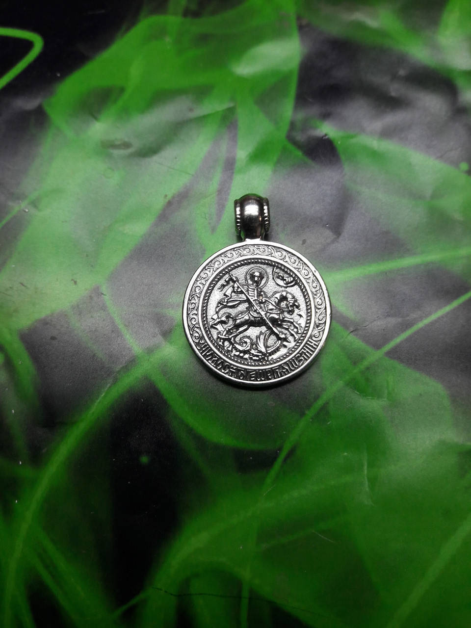 

Серебряный кулон