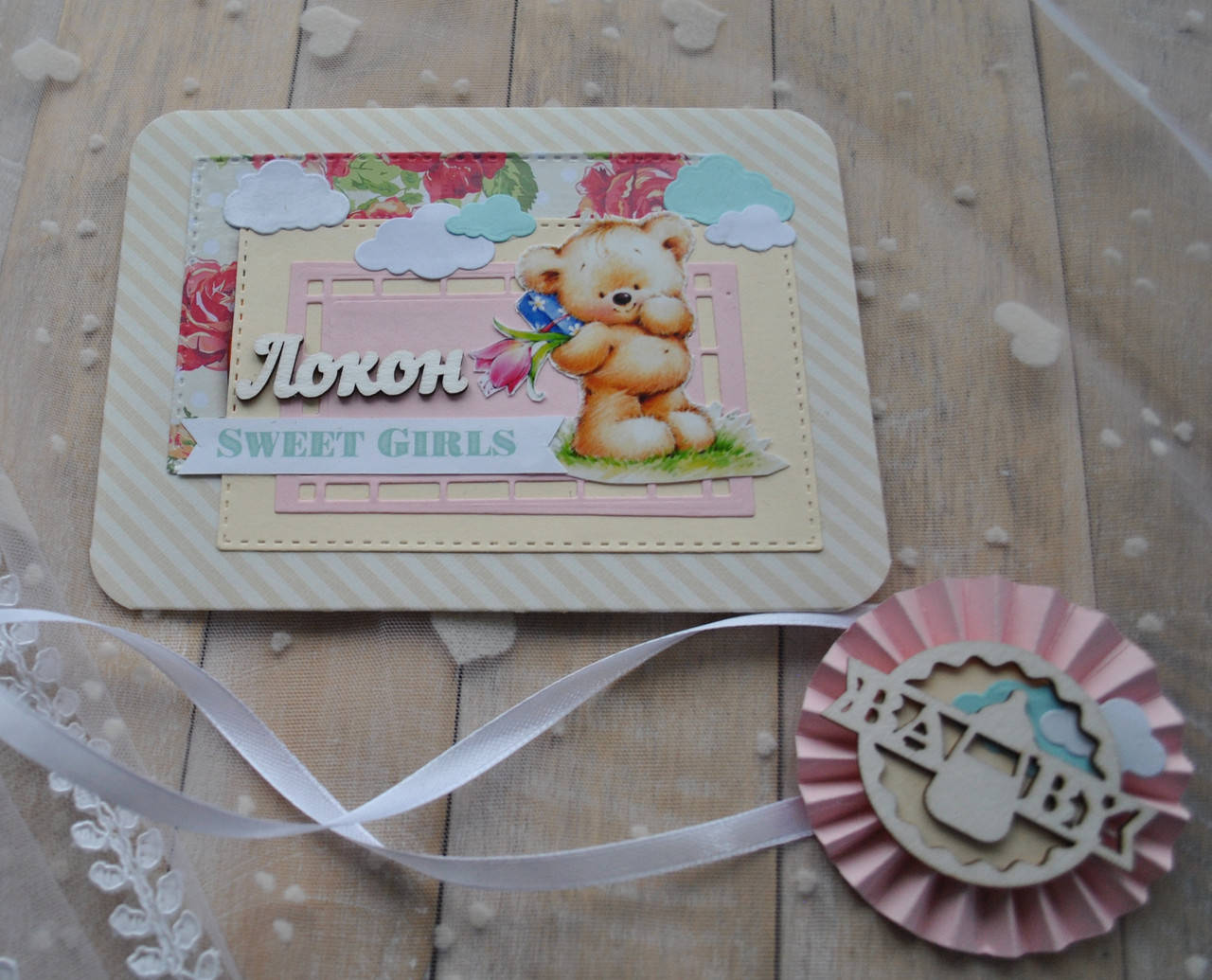 

Набор Ножницы и конверт для локона на годик "Мишутка с подарками"