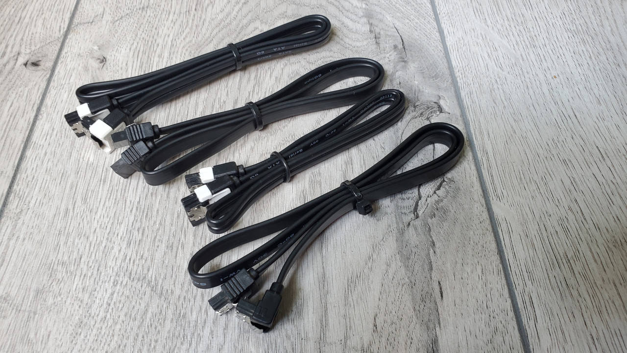 

Кабель SATA 3.0 с защёлками прямой и угловой черный