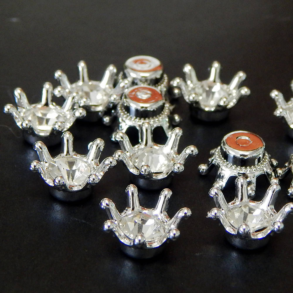 

Пластиковый декор "коронка" 15 мм, серебро