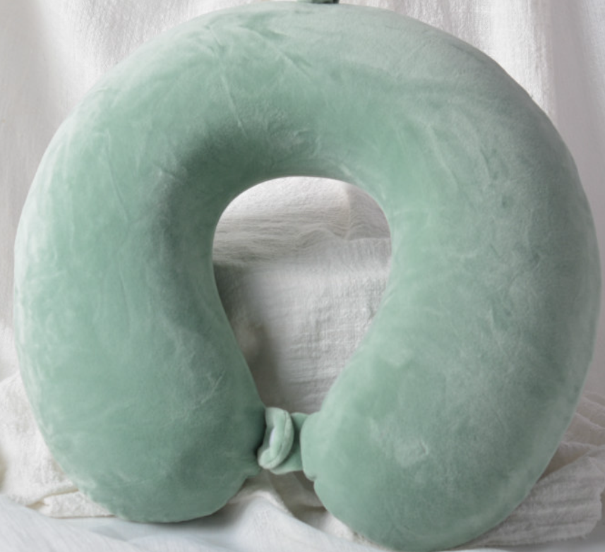 

Подушка - подголовник дорожная. Бело - зеленый Кладовка