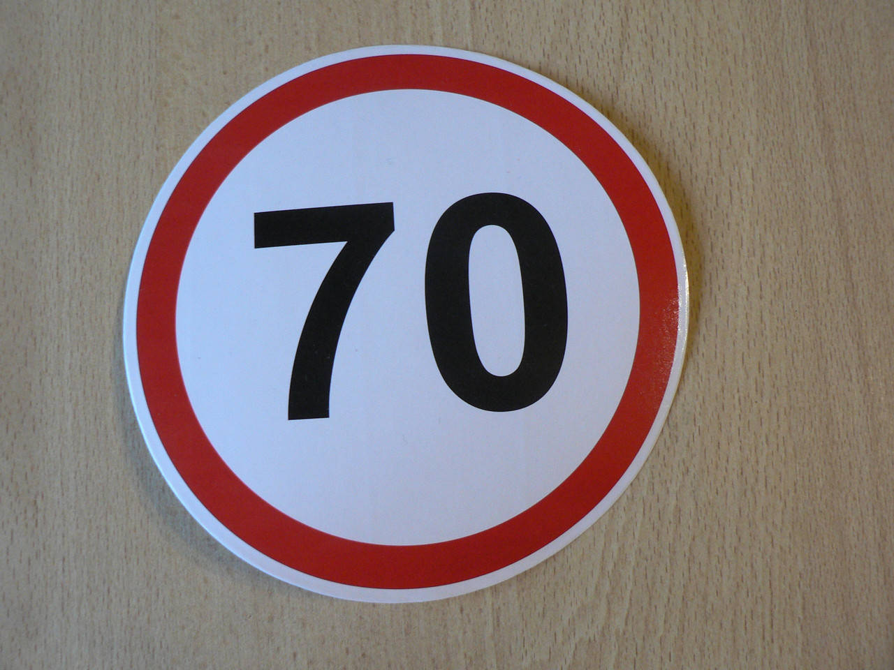 

Наклейка п3к знак 70 Ф=137мм с ободком круглая ограничение на грузовое авто долговечная ученик за рулем