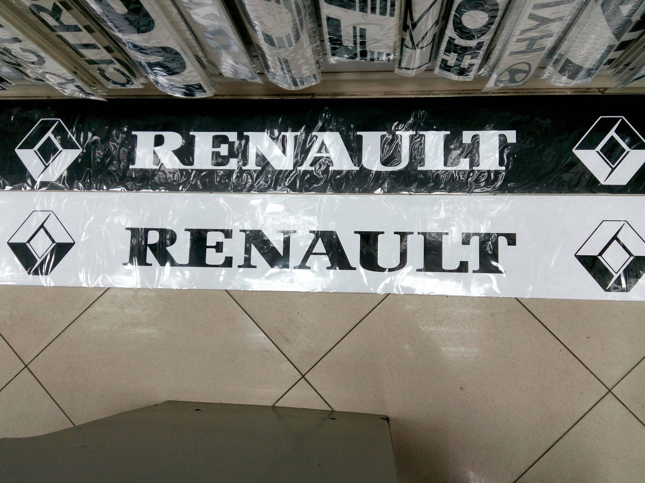 

Наклейка на лобовое стекло на RENAULT BUS 180х20 см