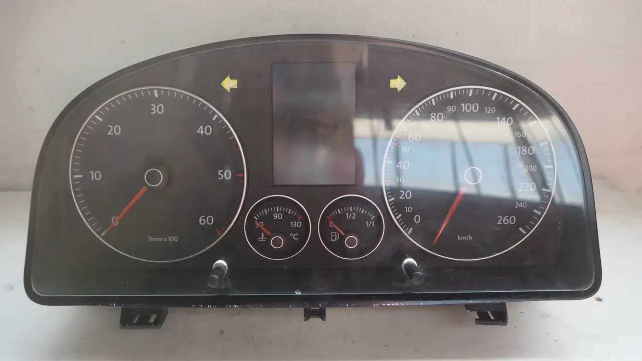 

Панель приборов ЧАСЫ VW TOURAN I 1.9 TDI 1T0920874A под заказ 2-4 дн