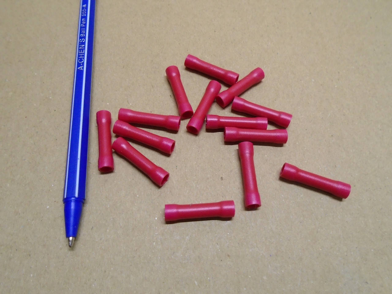 

Соединитель автомобильного провода красный до 1,5кв.