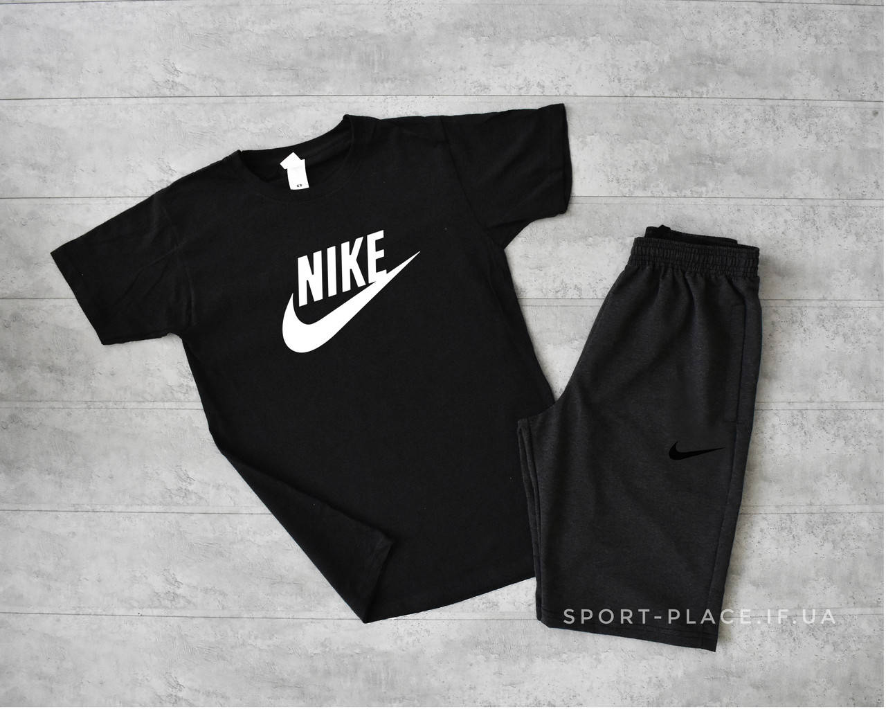 

Летний комплект шорты и футболка Nike (Найк) (черная футболка , темно серые шорты с черным лого) большой лого, Черный