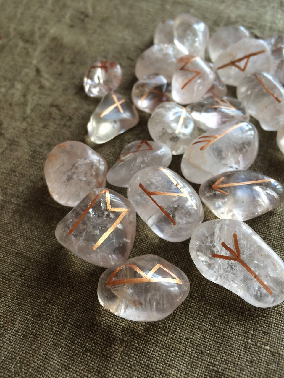 

Руны из камня, 25 символов. Горный хрусталь