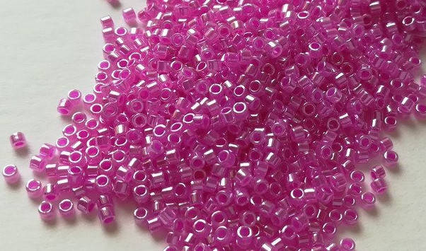 

Японський бісер Miyuki Delica 11/0 DB0247 - Lined Crystal Fuchsia
