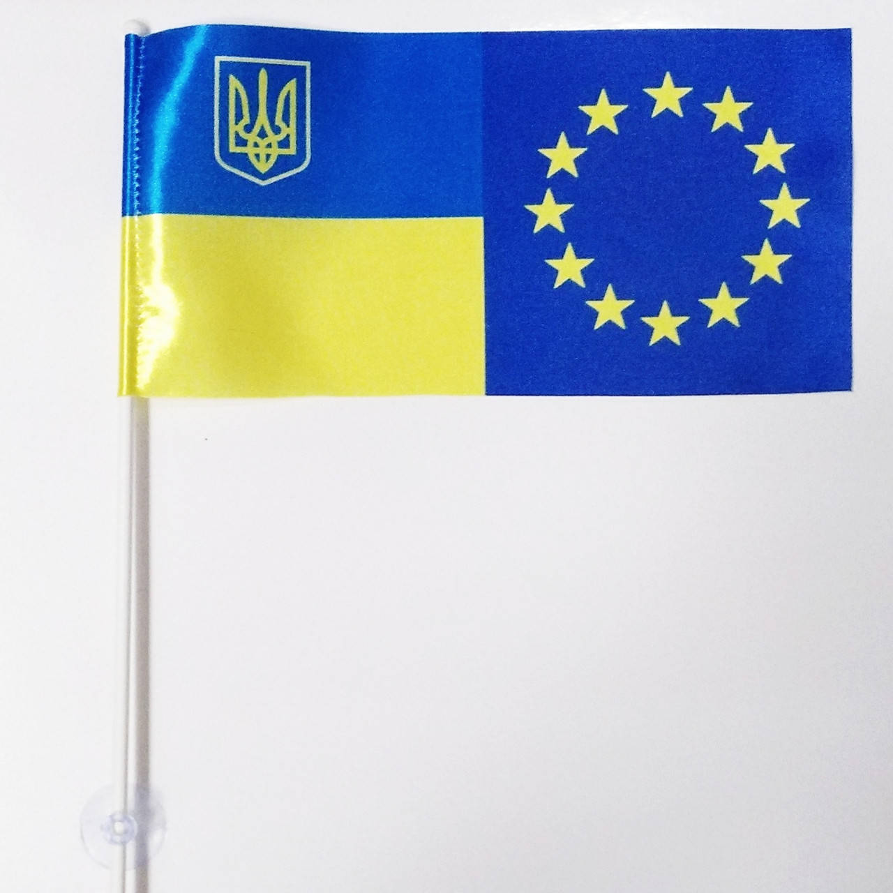 

Флажок (прапорець) Украина-Европа в машину с присоской , атлас , 11 х 22 см.