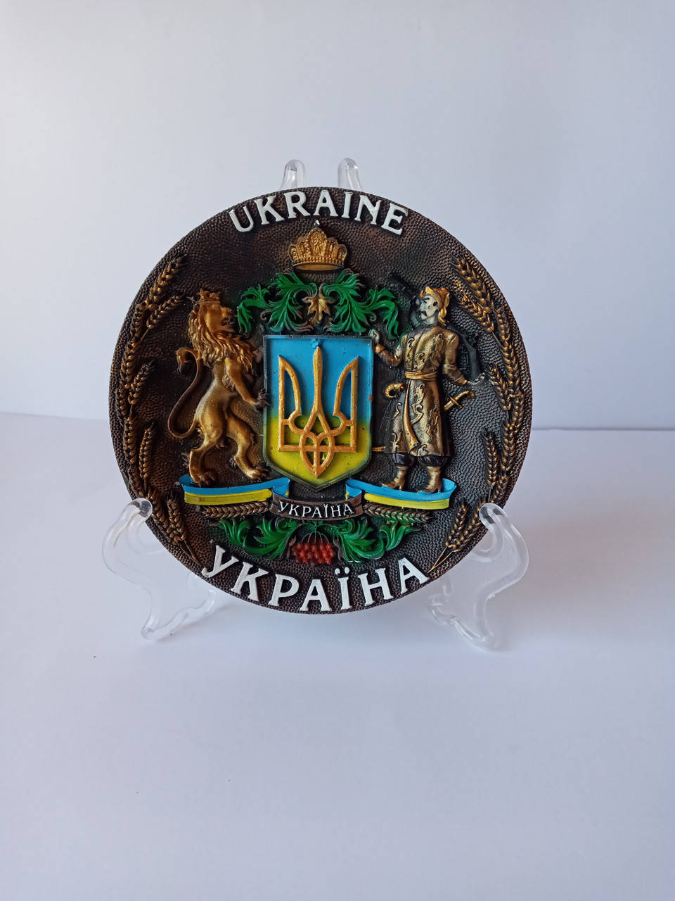 

Тарілка керамічна з тризубом та символікою України 12см