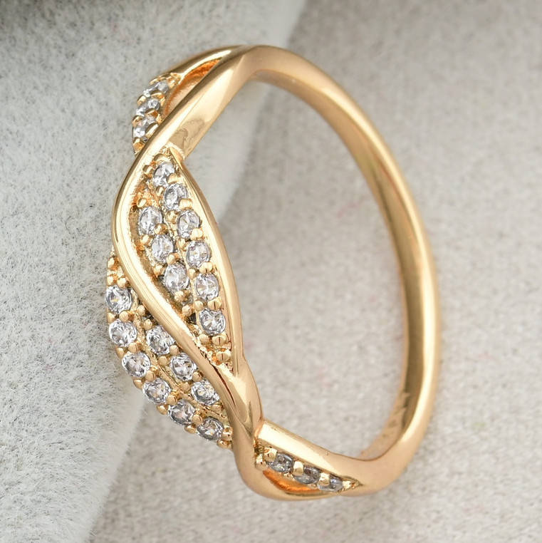 

Кольцо Xuping 14654 ширина 6 мм белые фианиты позолота 18К размер 18