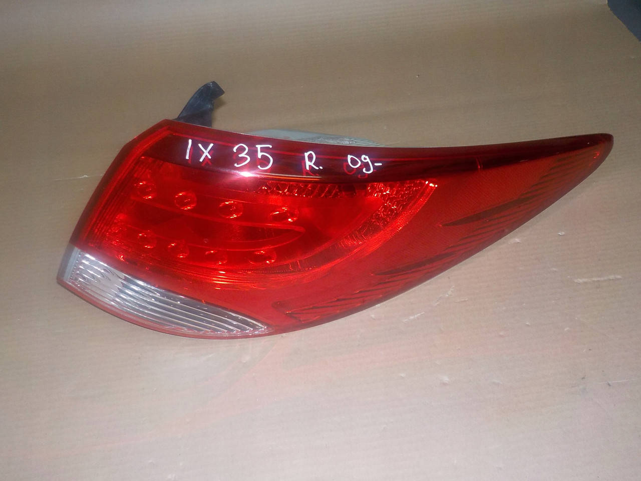 

Фонарь стоп HYUNDAI IX 35 09- Права под заказ 2-4 дн