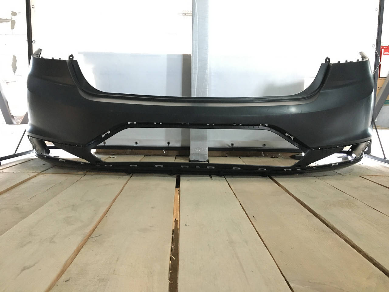 

Бампер задний HYUNDAI ELANTRA 2019 неоригинал 86611F3500, Черный