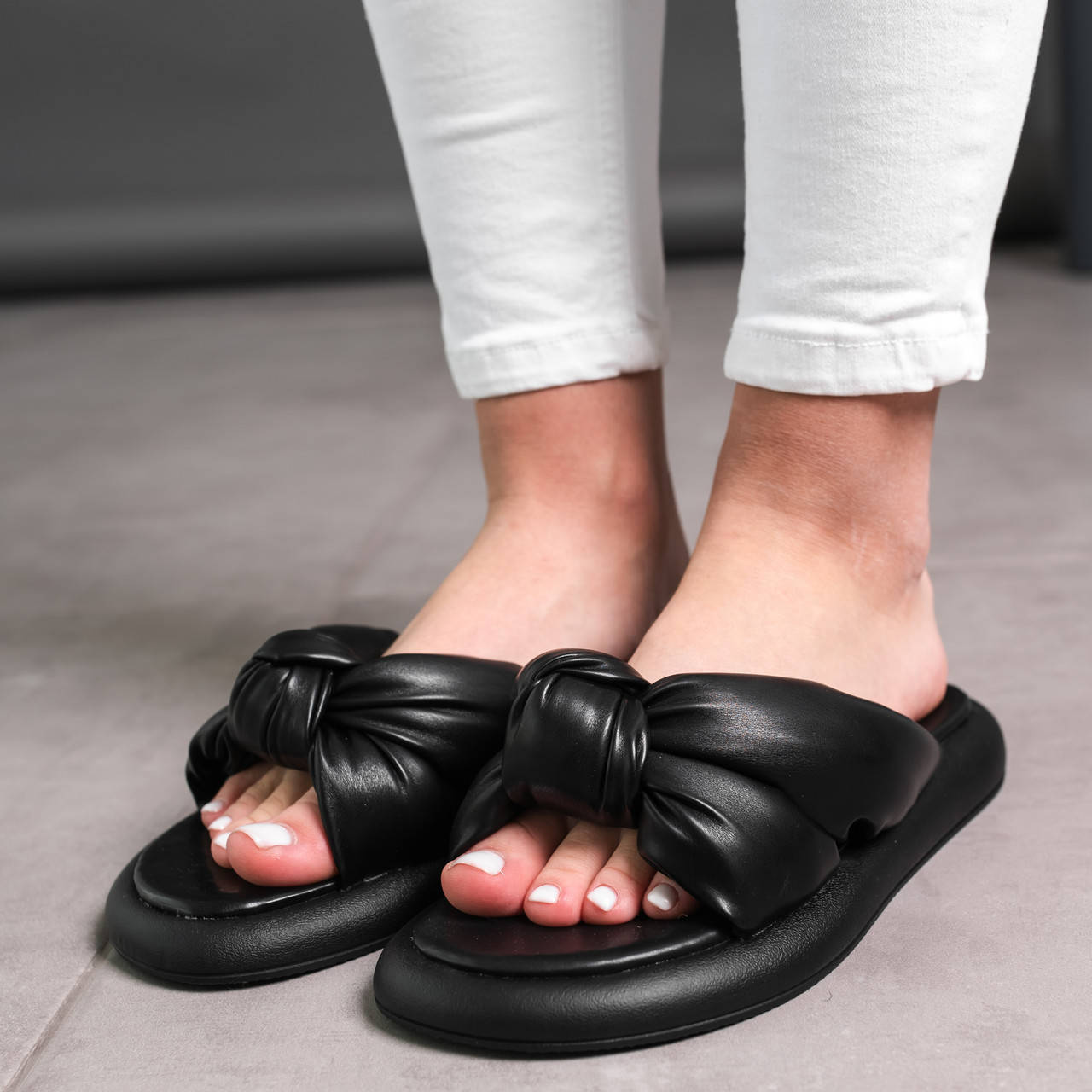 

Шлепанцы женские Fashion Penny 3661 41 размер 26 см Черный