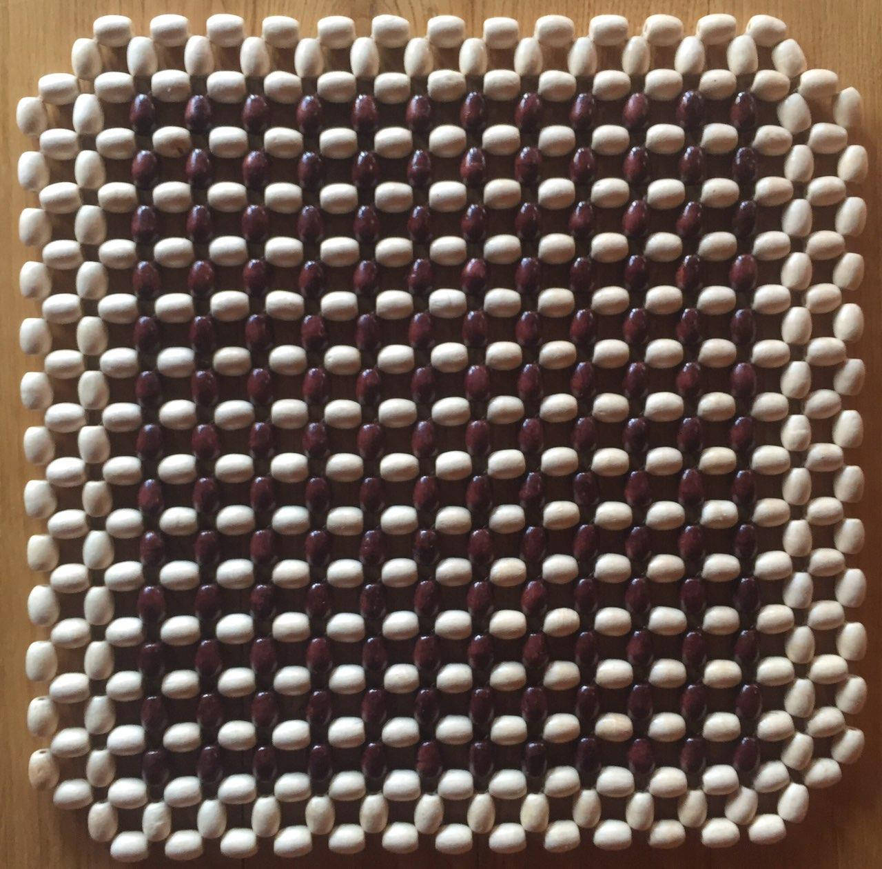 

Деревянный массажер, накидка на сидение автомобиля.