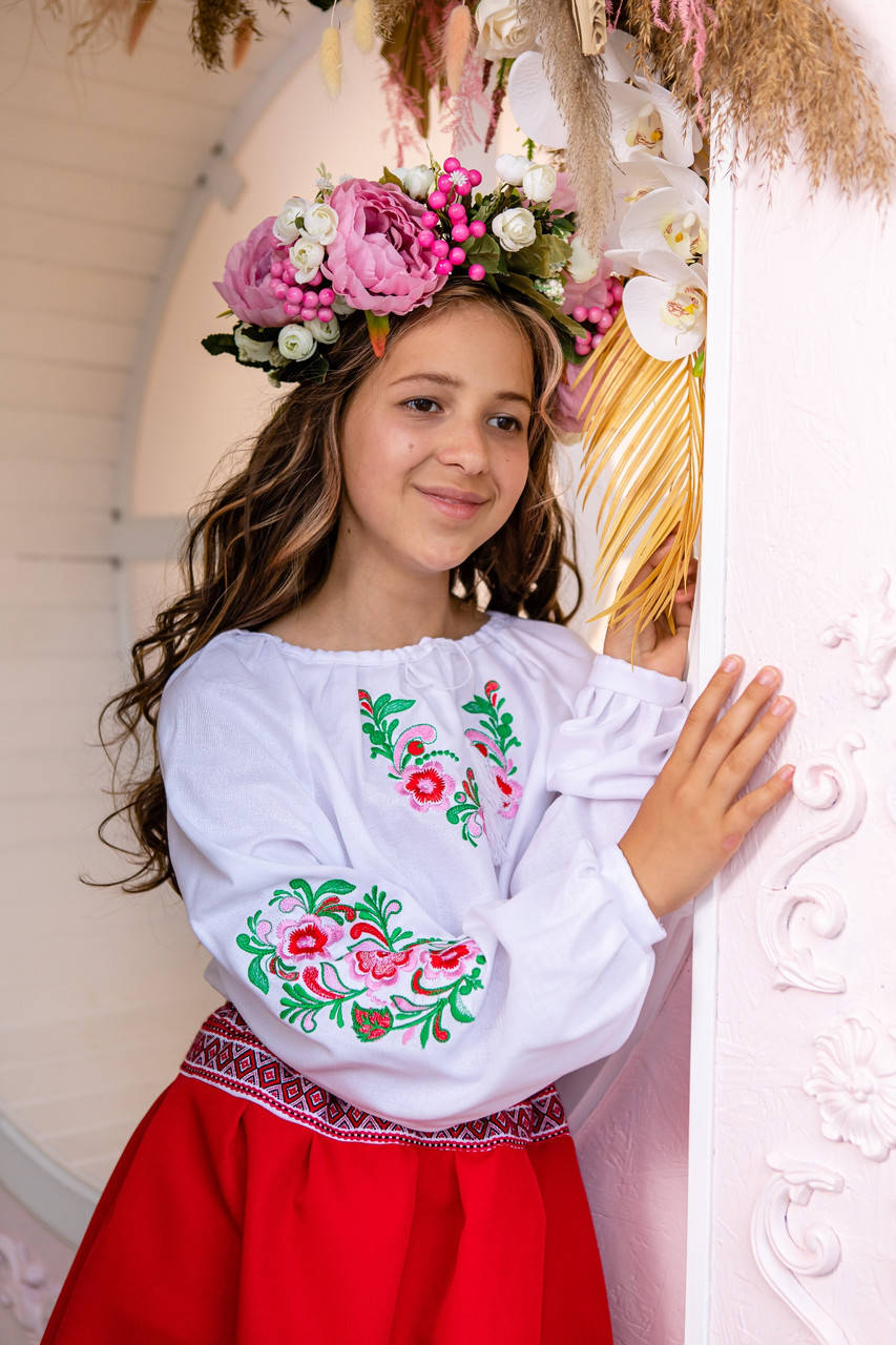 

Вишиванка для дівчинки Ружа рожево-зелена.