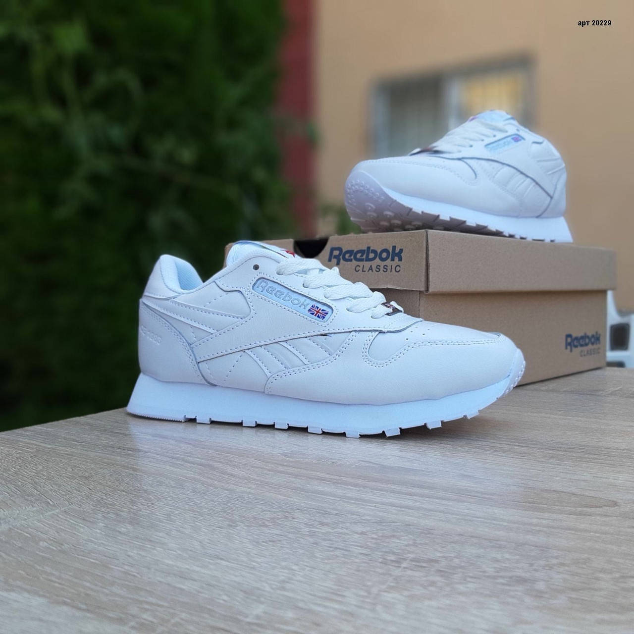 

Reebok Classic 1983 белые женские демисезонные кроссовки. Лето/осень/весна, женские кроссовки на шнурках., Белый
